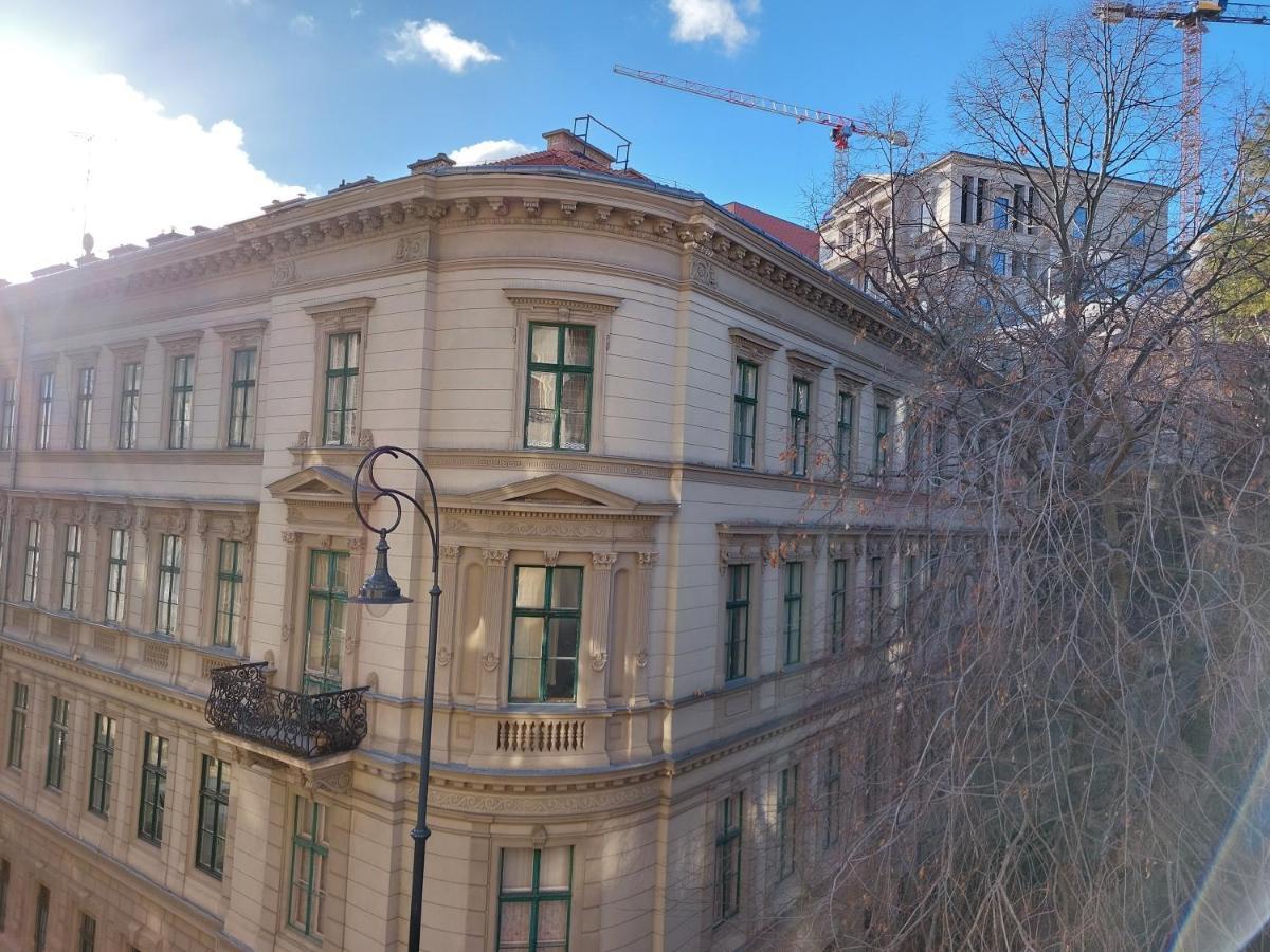 Sunny Studio At The Castle Βουδαπέστη Εξωτερικό φωτογραφία