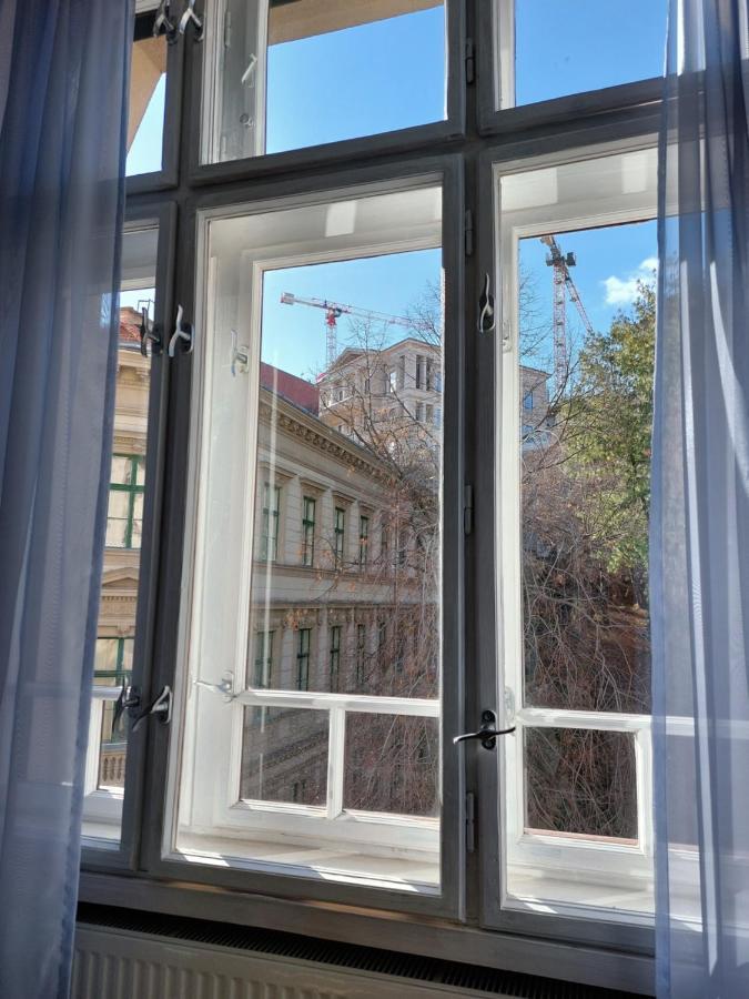 Sunny Studio At The Castle Βουδαπέστη Εξωτερικό φωτογραφία
